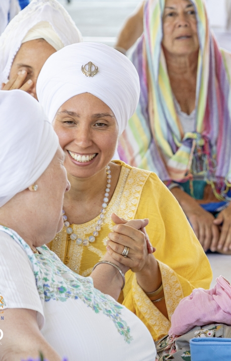3HO members connecting in community