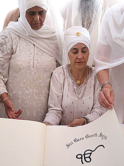 Siri Guru Granth Sahib in Spanish