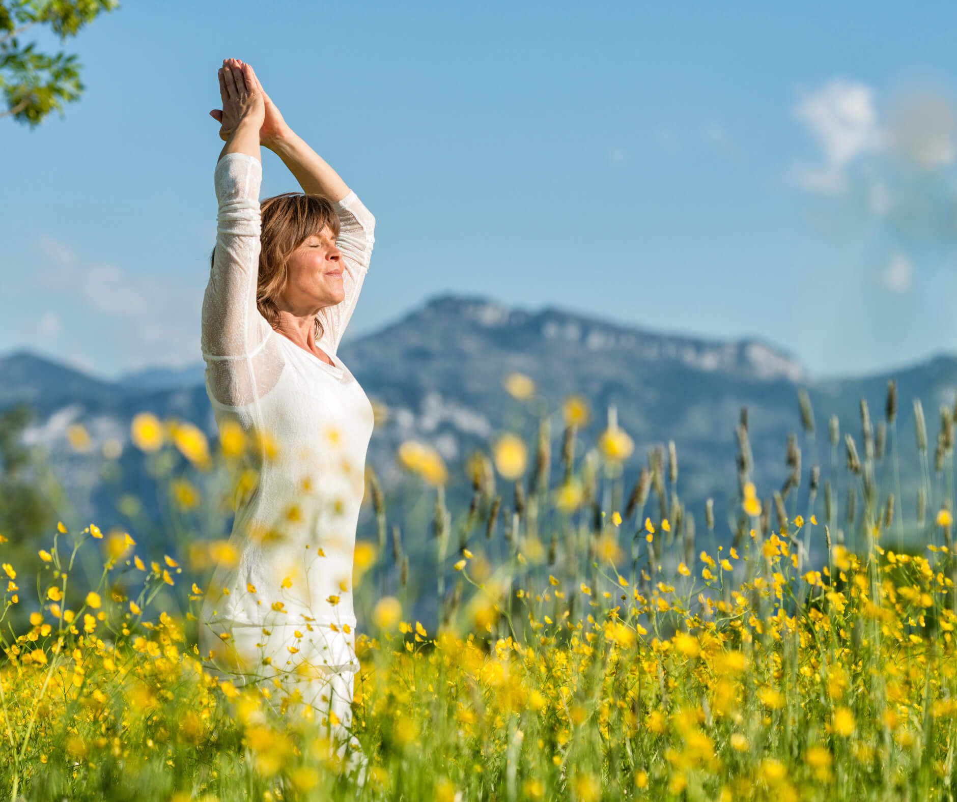 yoga-in-field