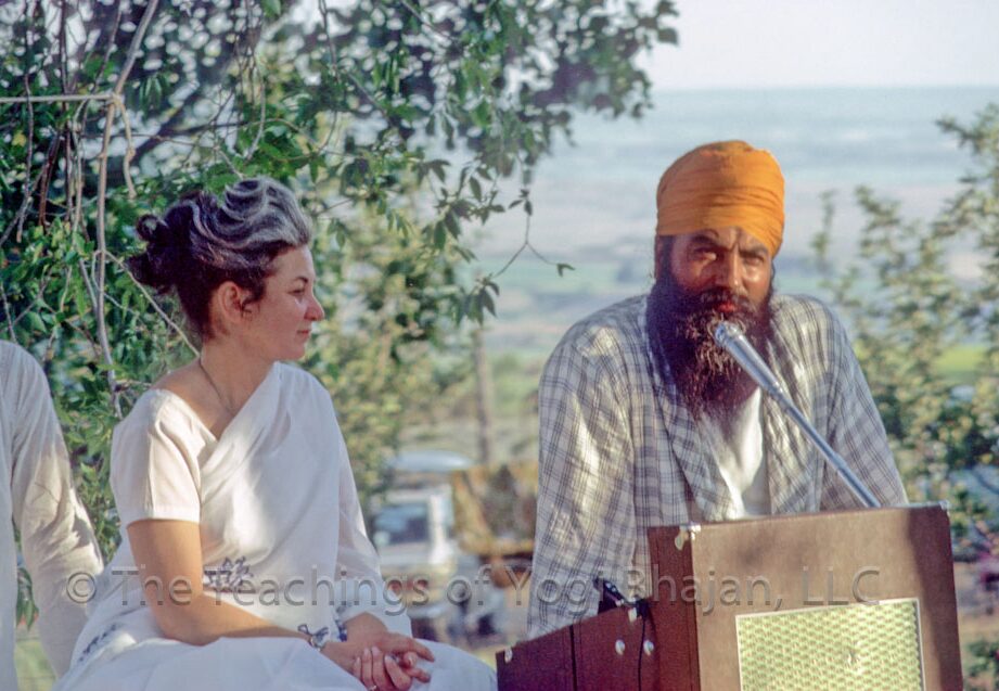 Shakti Parwha Kaur and Yogi Bhajan in 1971