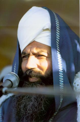 Yogi Bhajan with Shawl on his head